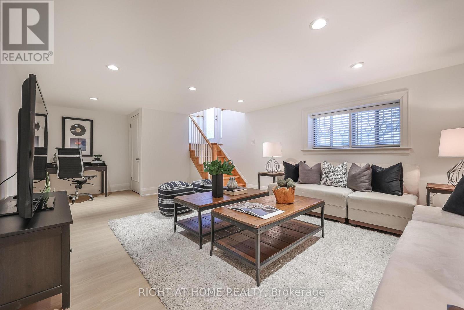 25 Fleming Crescent, Toronto, Ontario  M4G 2A9 - Photo 27 - C12845798