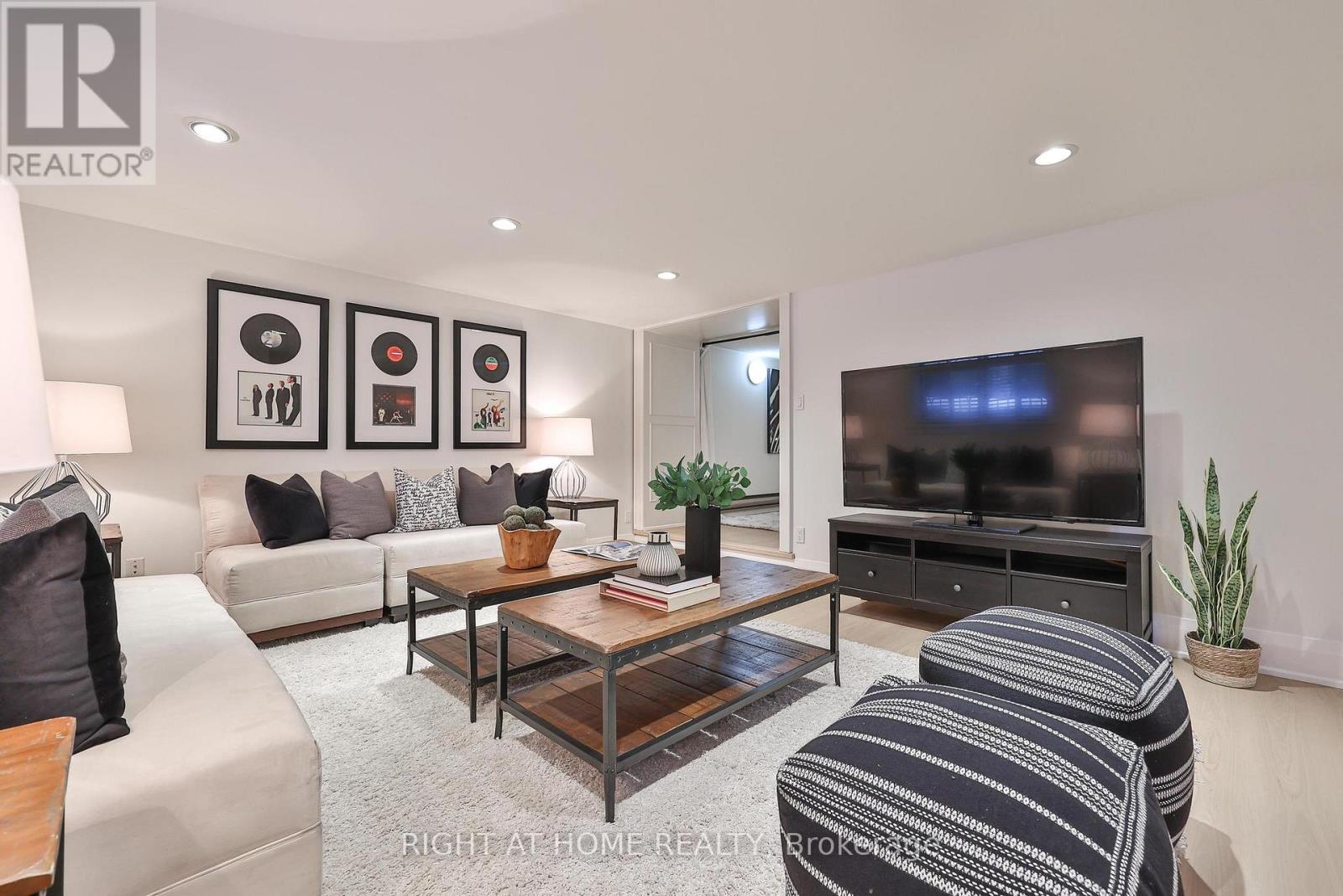 25 Fleming Crescent, Toronto, Ontario  M4G 2A9 - Photo 31 - C12845798