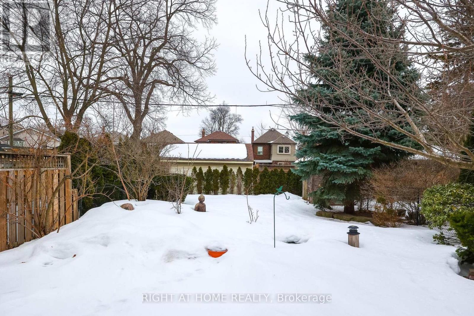 25 Fleming Crescent, Toronto, Ontario  M4G 2A9 - Photo 36 - C12845798