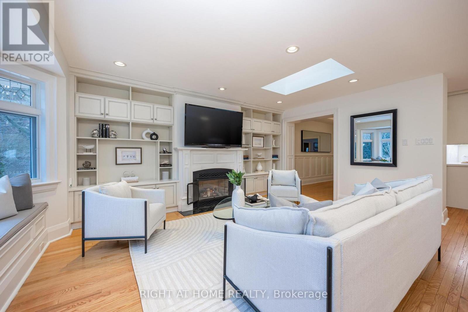 25 Fleming Crescent, Toronto, Ontario  M4G 2A9 - Photo 8 - C12845798