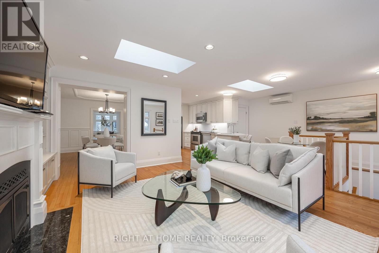 25 Fleming Crescent, Toronto, Ontario  M4G 2A9 - Photo 9 - C12845798