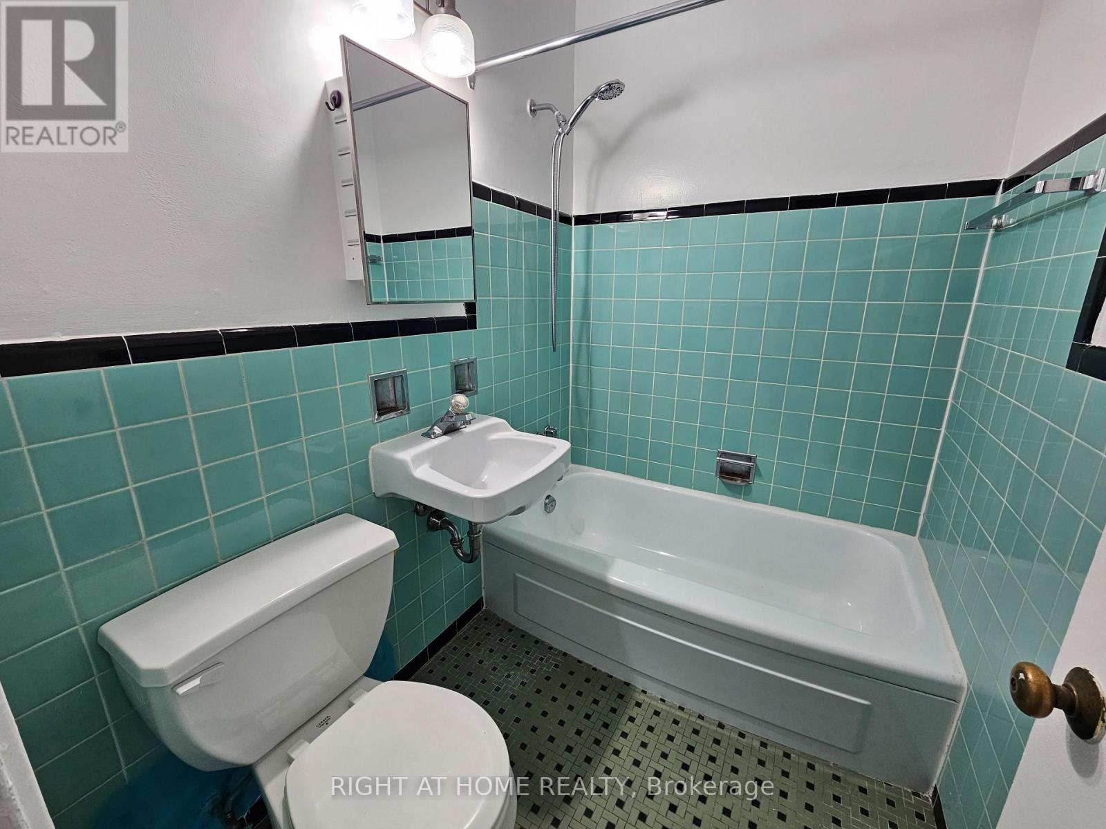 101 - 20 Cosburn Avenue, Toronto, Ontario  M4K 2E7 - Photo 17 - E12845822