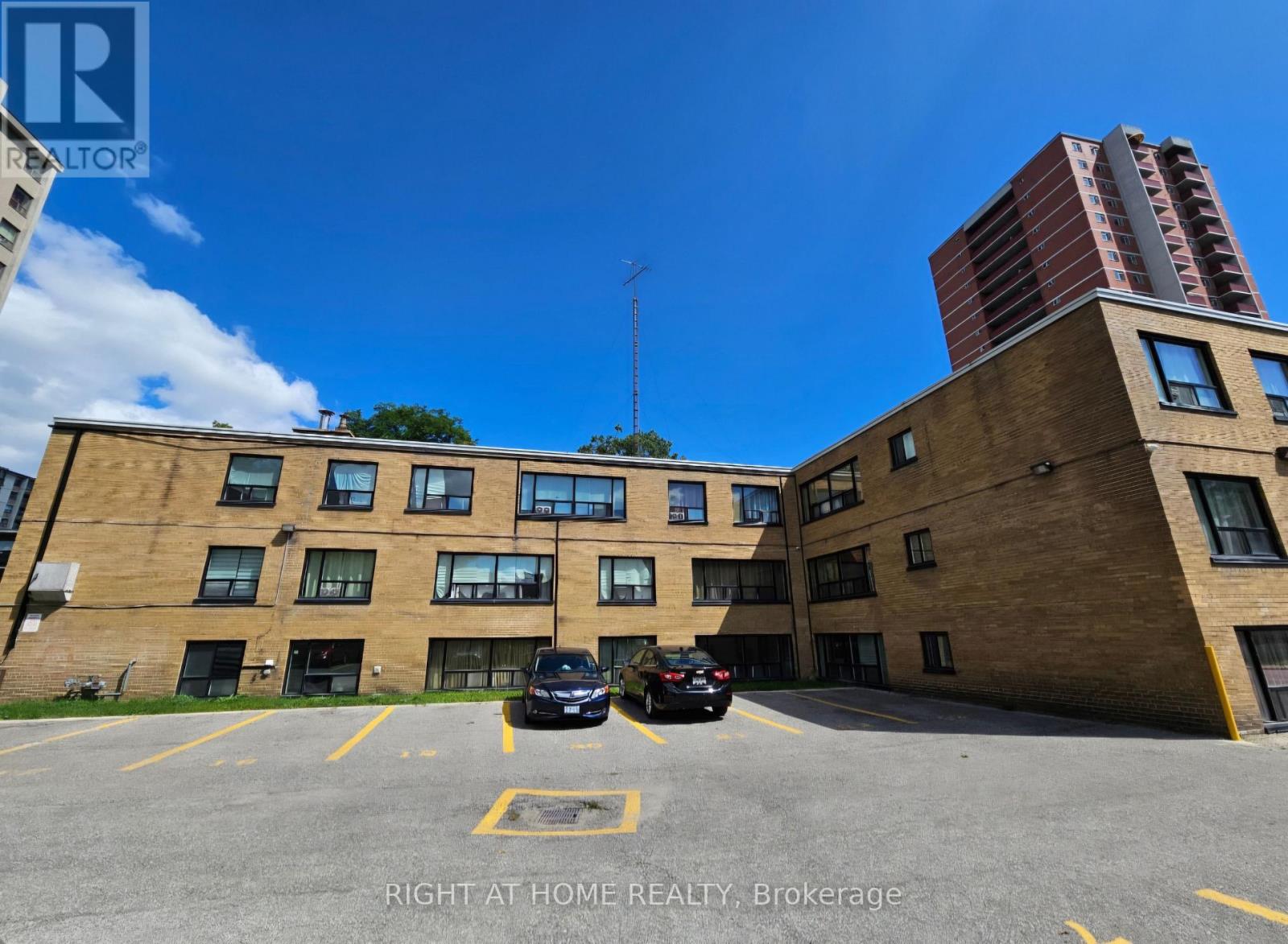 101 - 20 Cosburn Avenue, Toronto, Ontario  M4K 2E7 - Photo 3 - E12845822