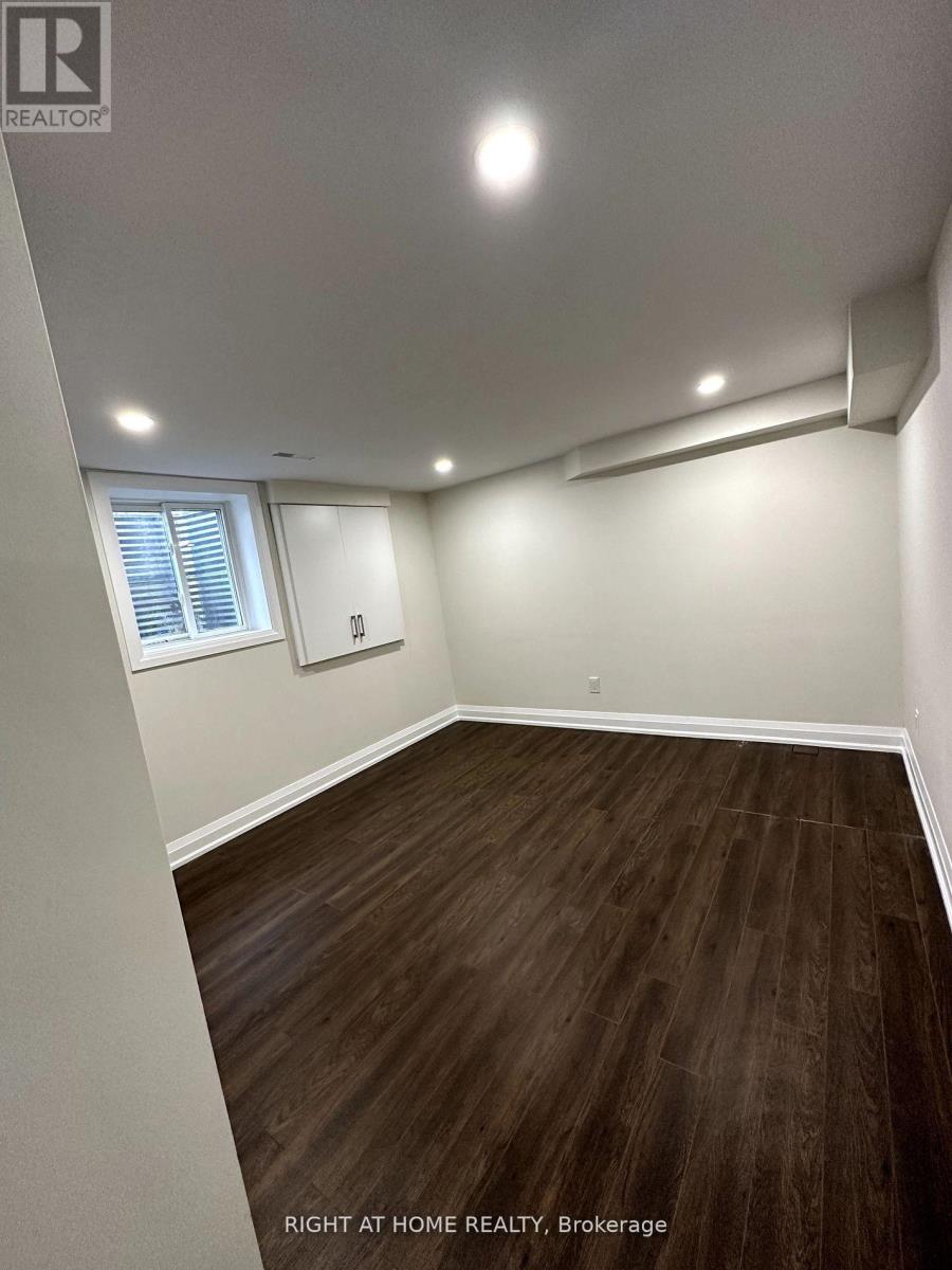 11 Law Crescent, Richmond Hill, Ontario  L4C 5K7 - Photo 7 - N12845770