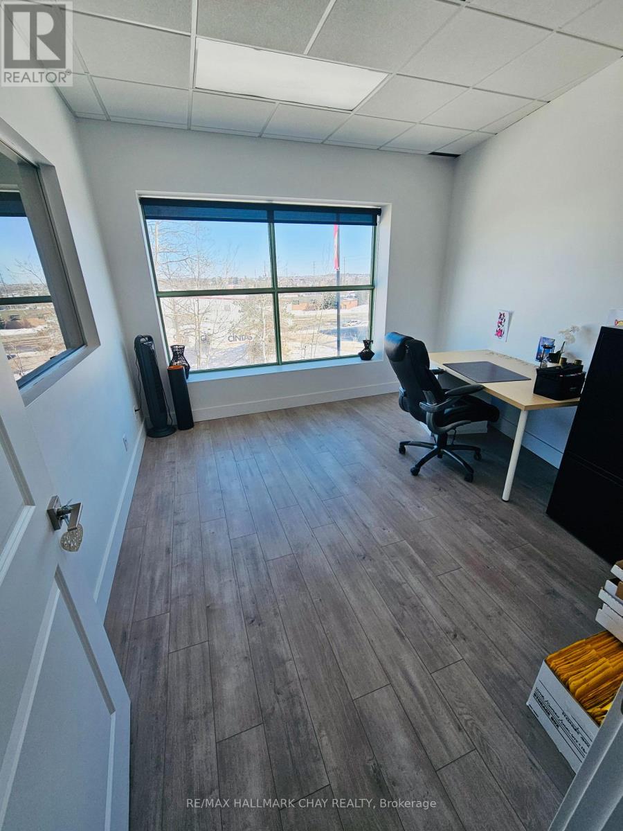 11 - 145 Welham Road, Barrie, Ontario  L4N 8Y3 - Photo 6 - S12845866