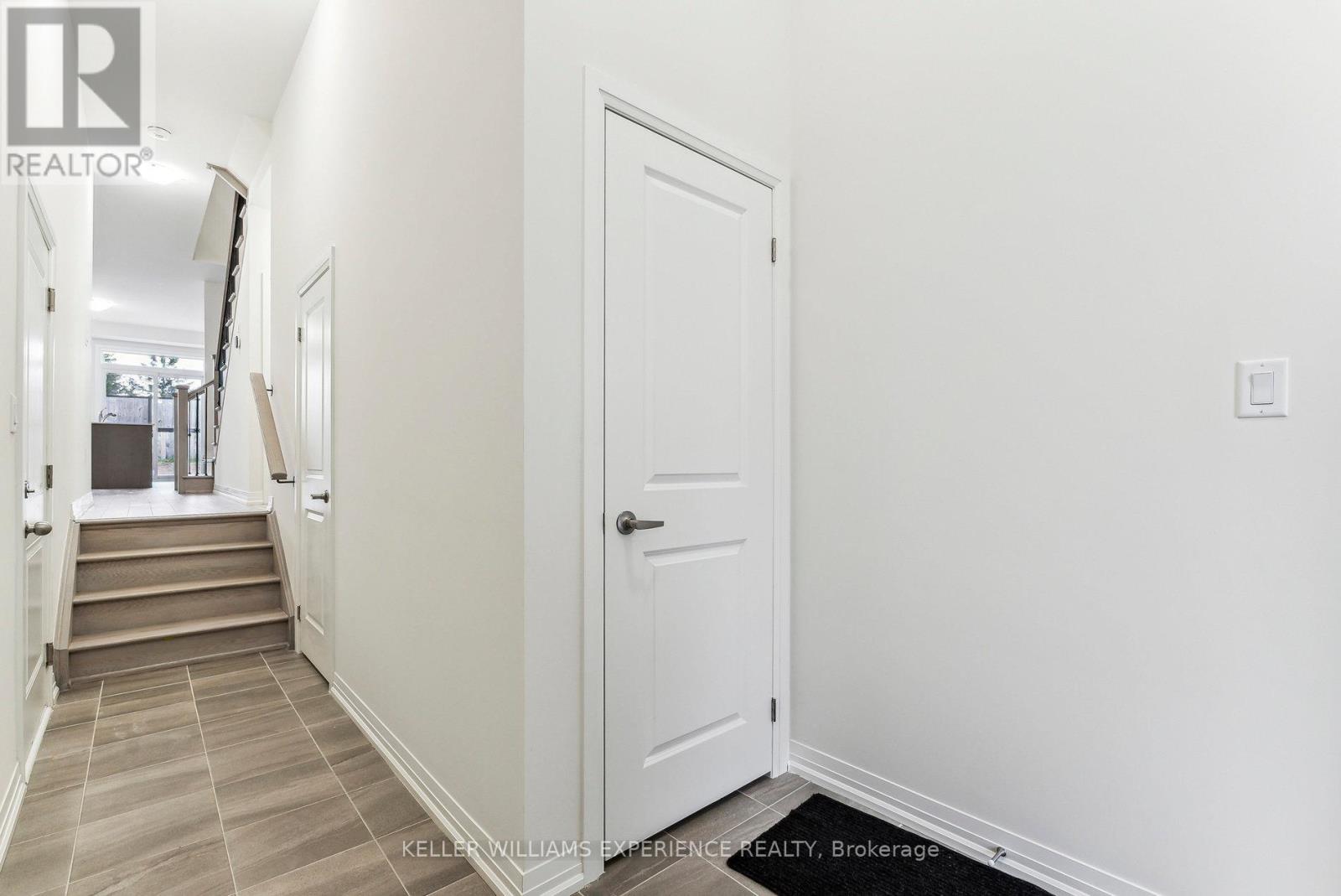 102 Turnberry Lane, Barrie (Painswick South), Ontario  L9J 0M3 - Photo 8 - S12845896