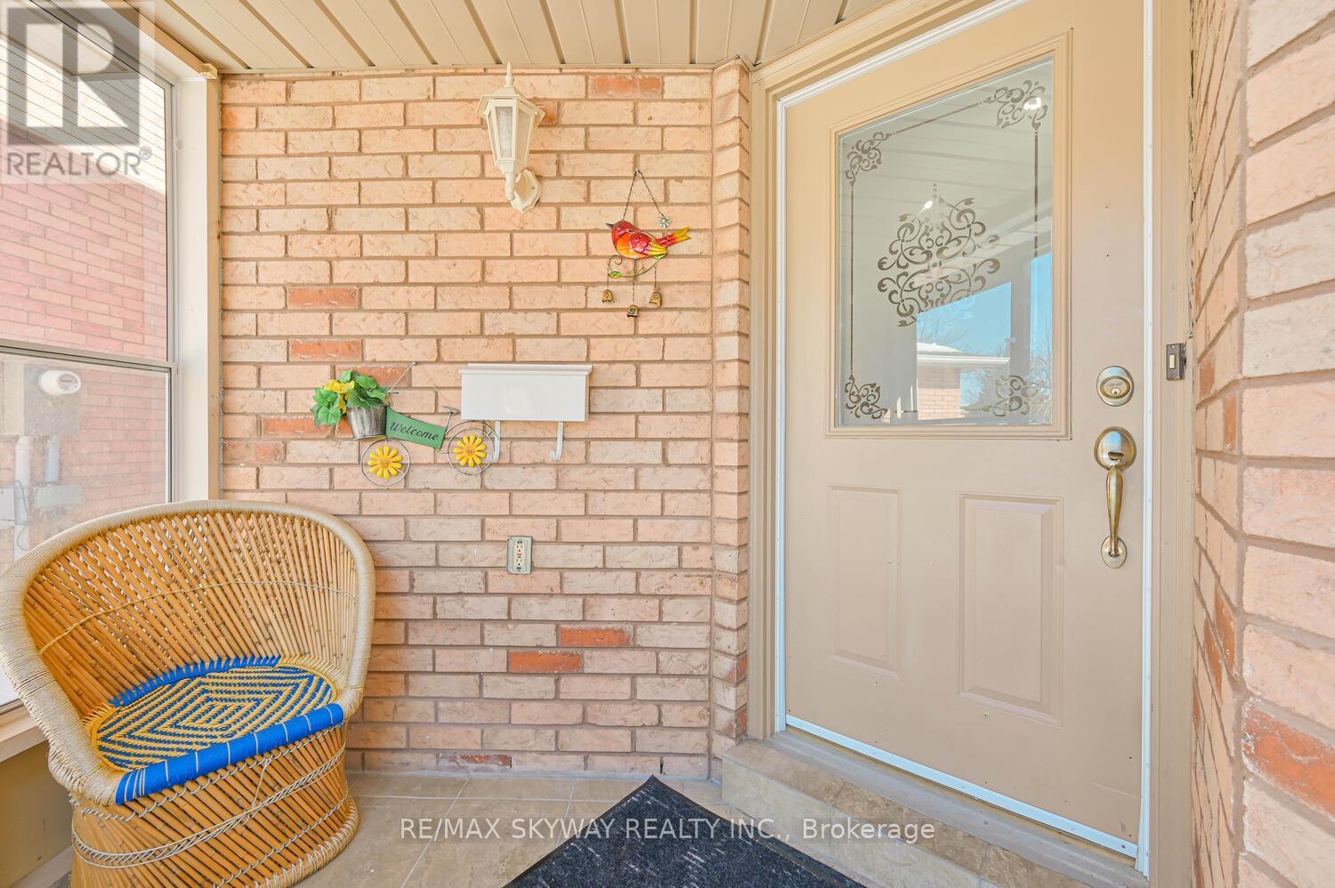 117 Richvale Drive S, Brampton, Ontario  L6Z 4G4 - Photo 5 - W12845122