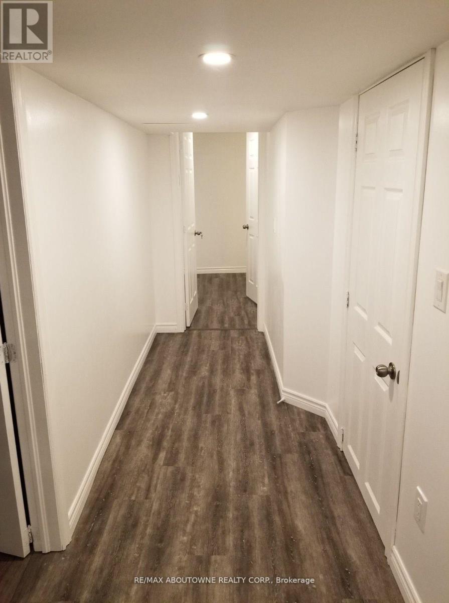 1601 Sandgate Crescent, Mississauga, Ontario  L5J 2E3 - Photo 23 - W12845810