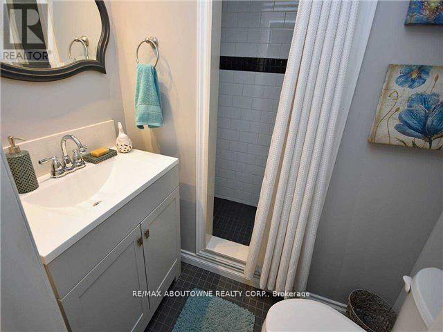 1601 Sandgate Crescent, Mississauga, Ontario  L5J 2E3 - Photo 27 - W12845810