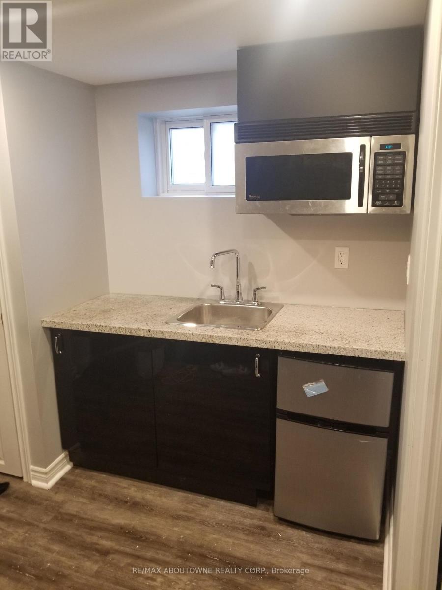 1601 Sandgate Crescent, Mississauga, Ontario  L5J 2E3 - Photo 32 - W12845810