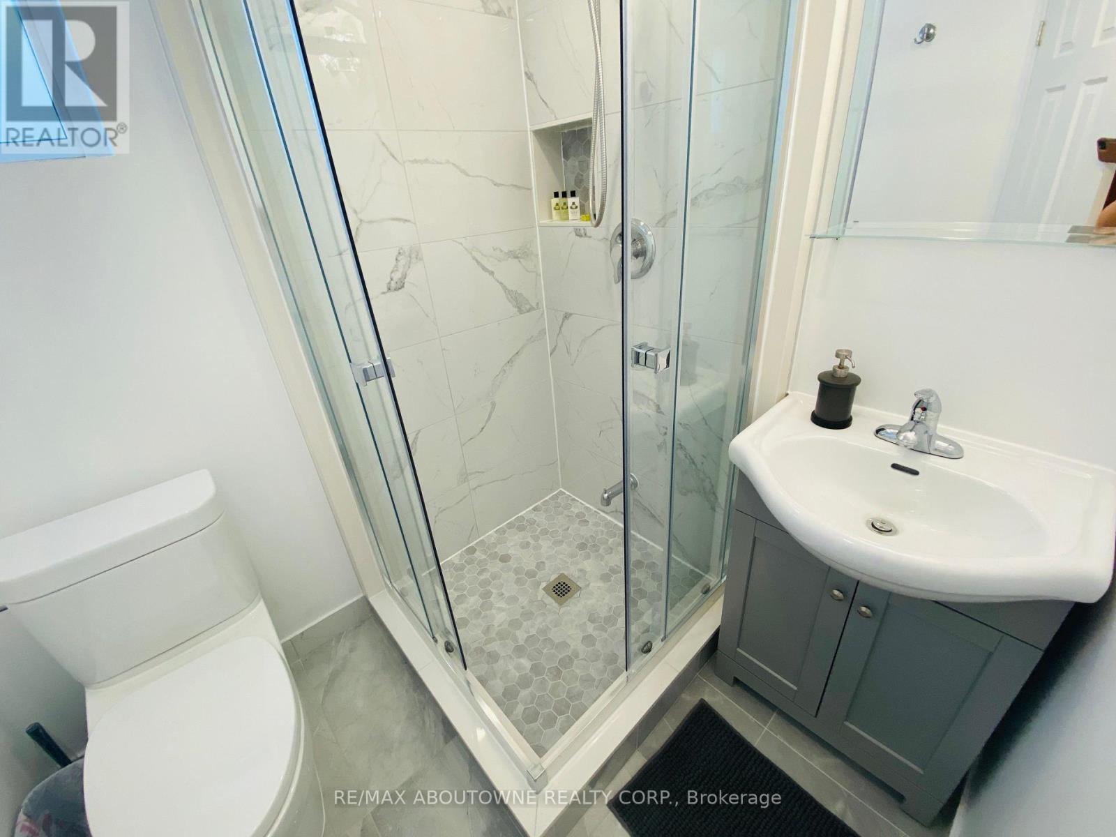 1601 Sandgate Crescent, Mississauga, Ontario  L5J 2E3 - Photo 33 - W12845810