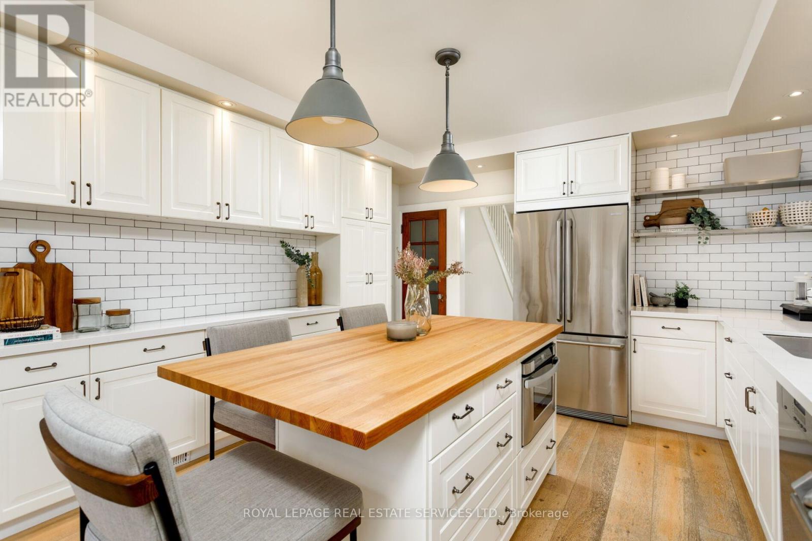 597 Beresford Avenue, Toronto, Ontario  M6S 3C2 - Photo 11 - W12845832