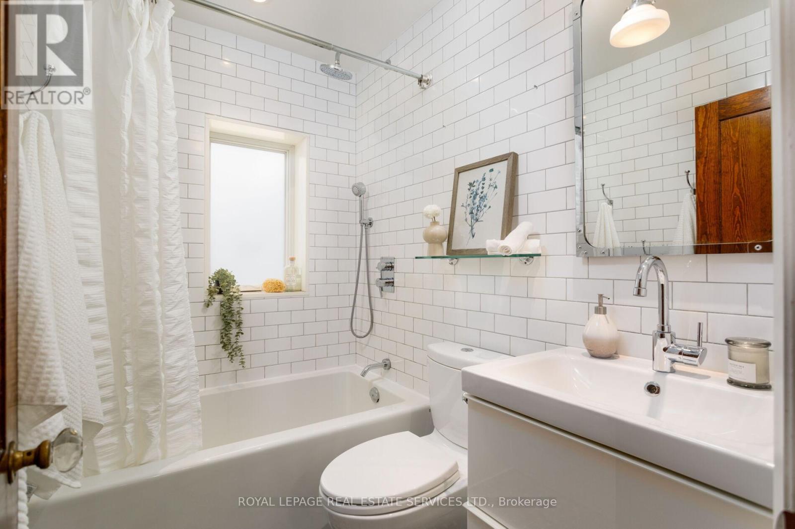 597 Beresford Avenue, Toronto, Ontario  M6S 3C2 - Photo 18 - W12845832