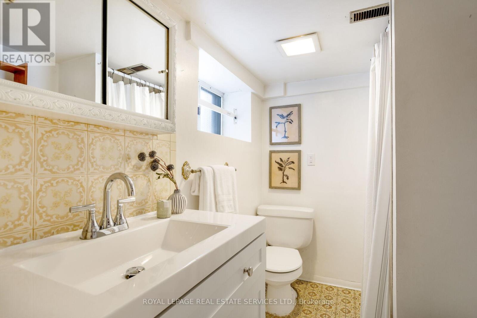 597 Beresford Avenue, Toronto, Ontario  M6S 3C2 - Photo 25 - W12845832