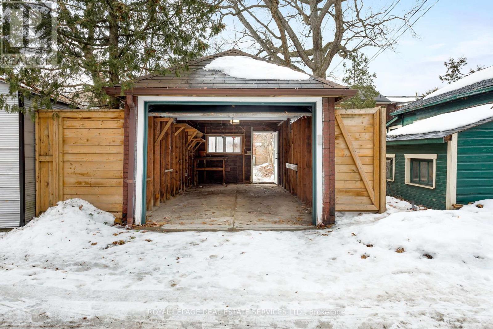 597 Beresford Avenue, Toronto, Ontario  M6S 3C2 - Photo 30 - W12845832