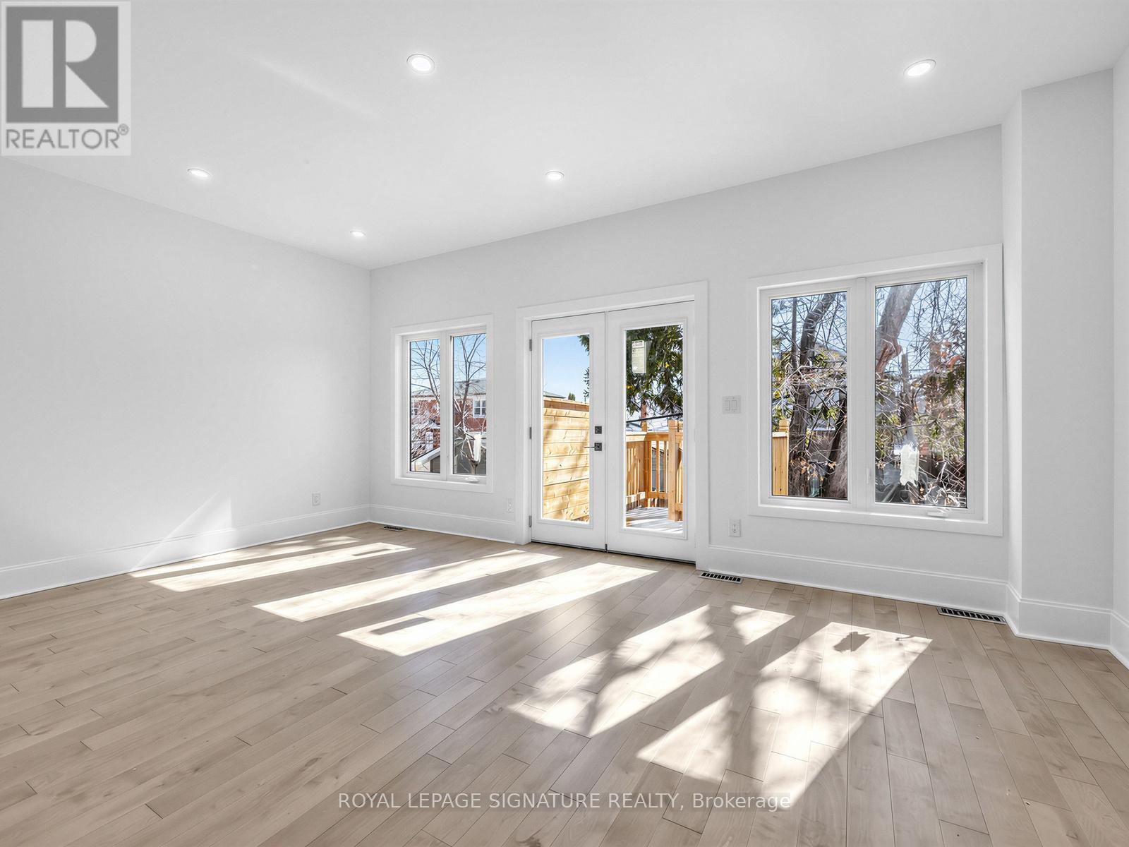 21b Roseland Drive, Toronto, Ontario  M8W 1Y3 - Photo 12 - W12845882