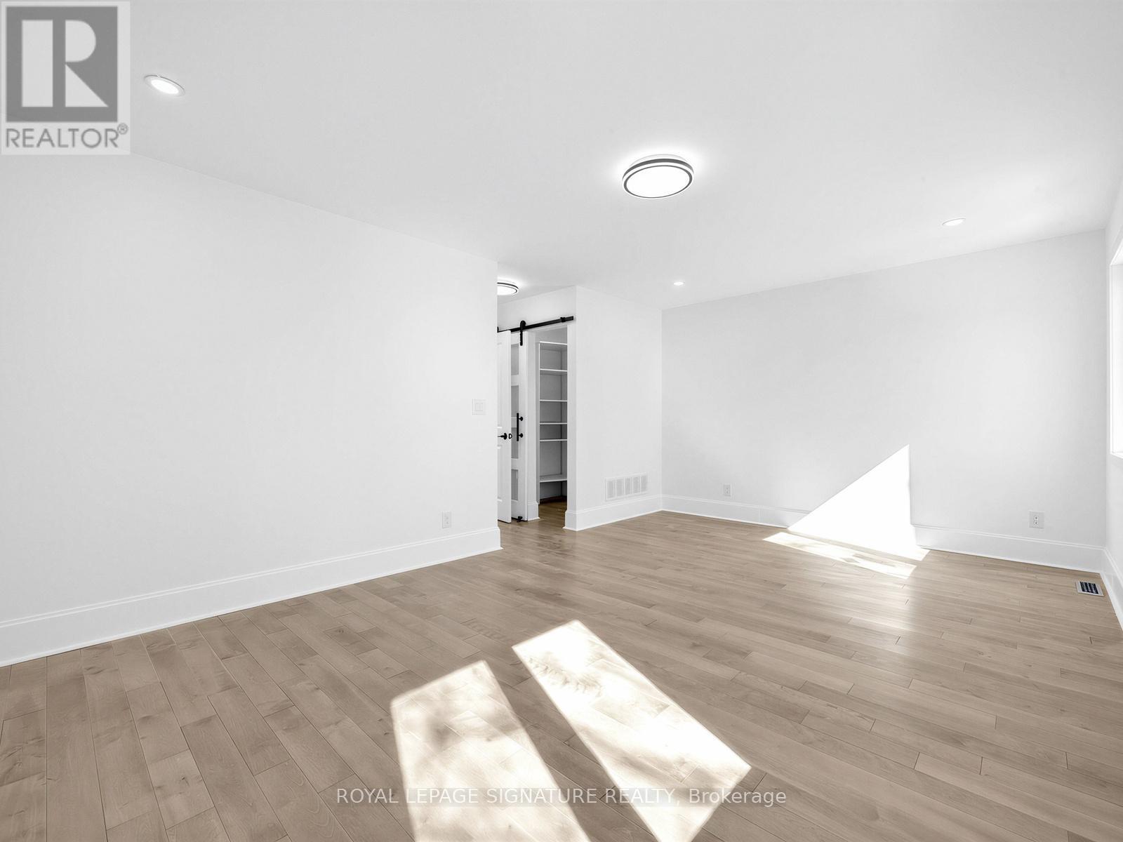 21b Roseland Drive, Toronto, Ontario  M8W 1Y3 - Photo 17 - W12845882