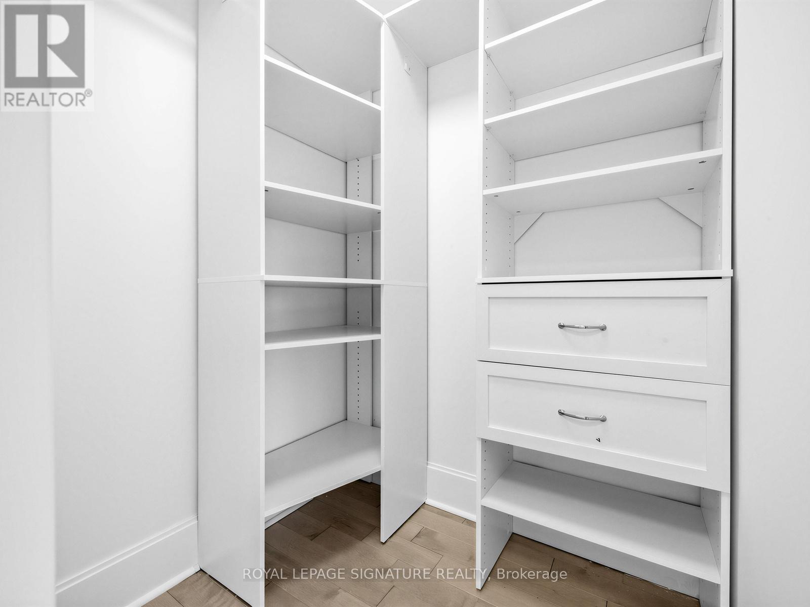 21b Roseland Drive, Toronto, Ontario  M8W 1Y3 - Photo 18 - W12845882