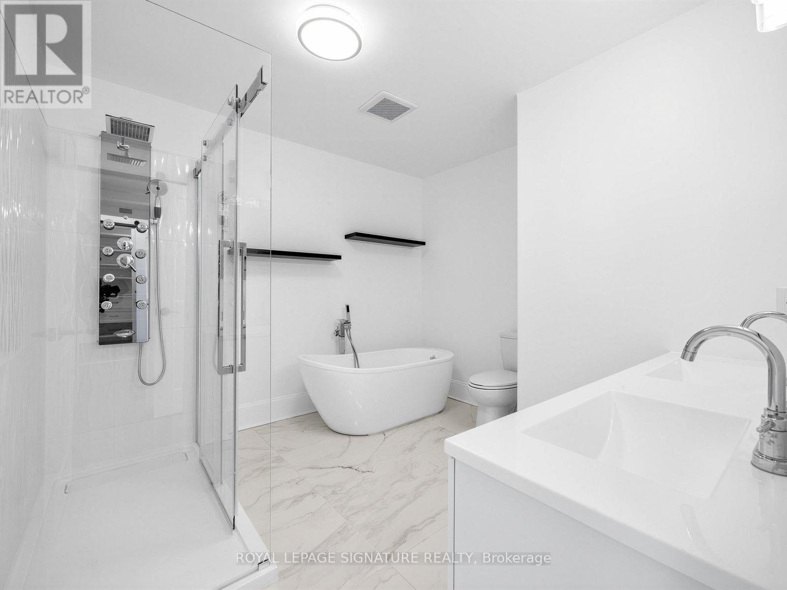 21b Roseland Drive, Toronto, Ontario  M8W 1Y3 - Photo 19 - W12845882