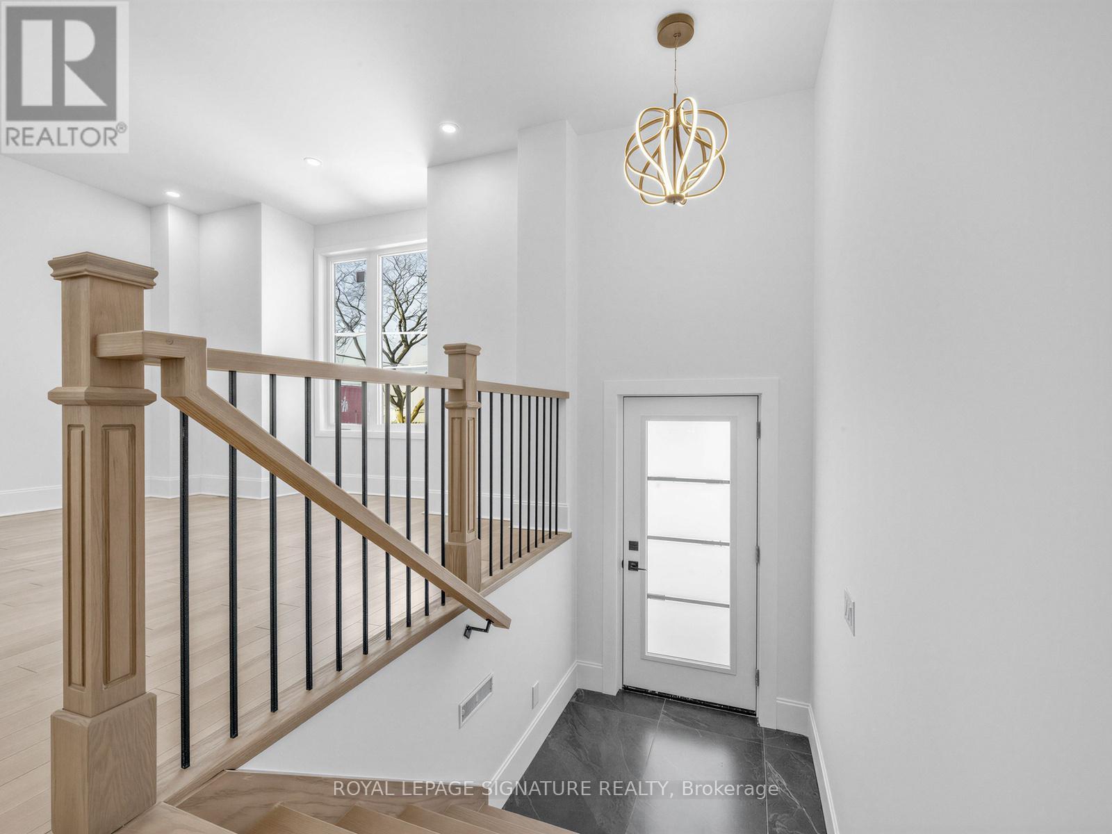 21b Roseland Drive, Toronto, Ontario  M8W 1Y3 - Photo 2 - W12845882