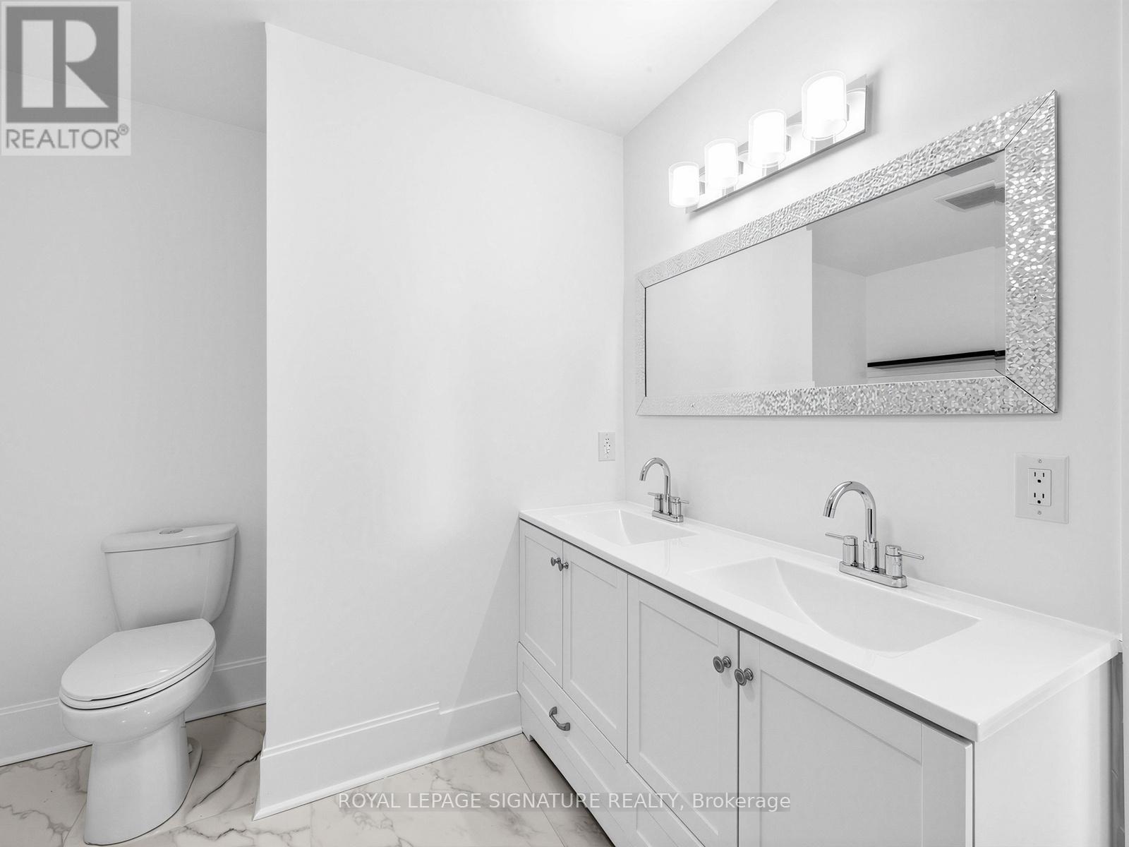 21b Roseland Drive, Toronto, Ontario  M8W 1Y3 - Photo 20 - W12845882