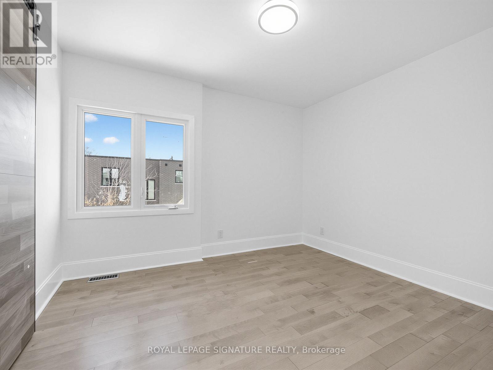 21b Roseland Drive, Toronto, Ontario  M8W 1Y3 - Photo 22 - W12845882