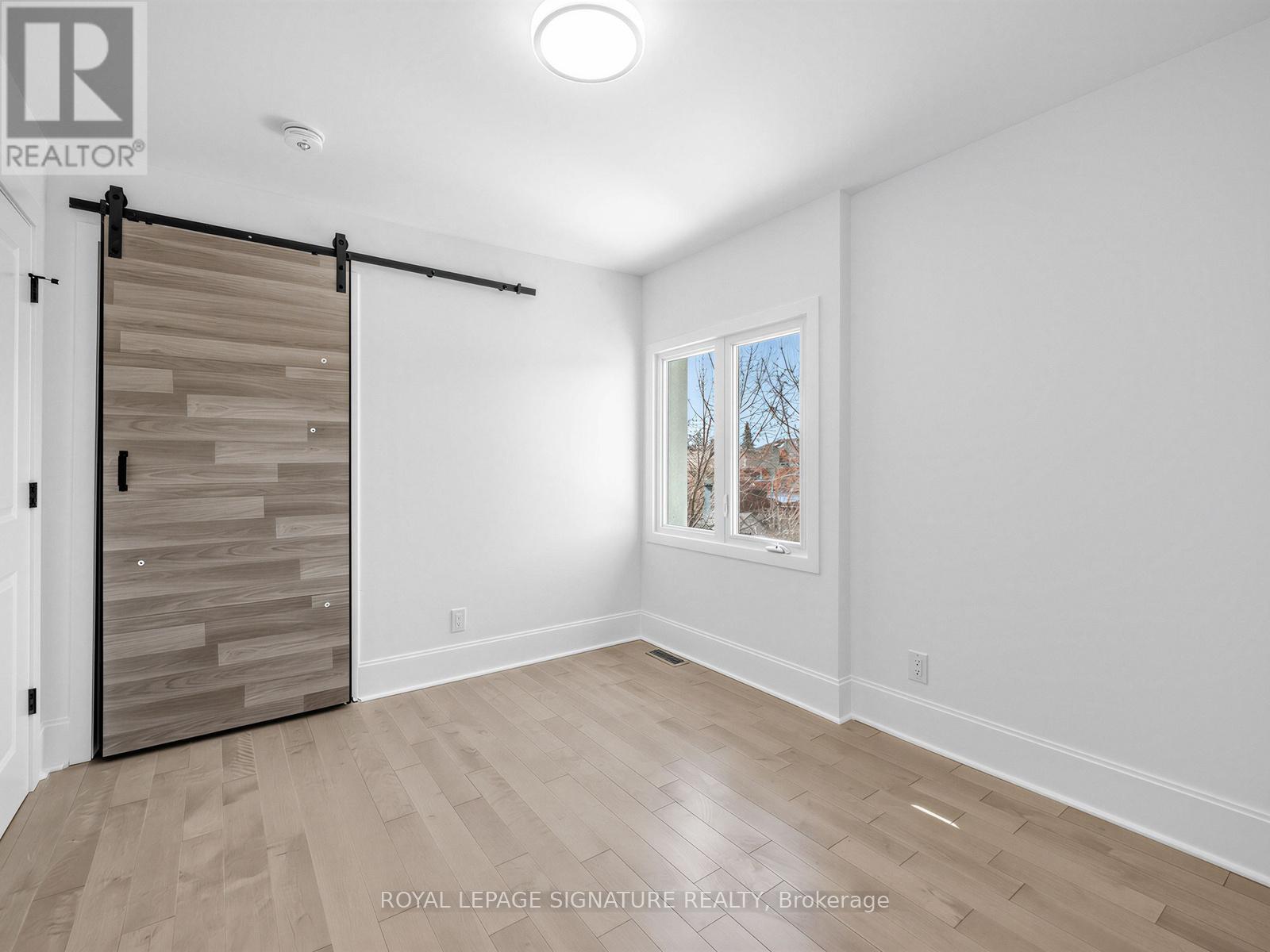 21b Roseland Drive, Toronto, Ontario  M8W 1Y3 - Photo 23 - W12845882