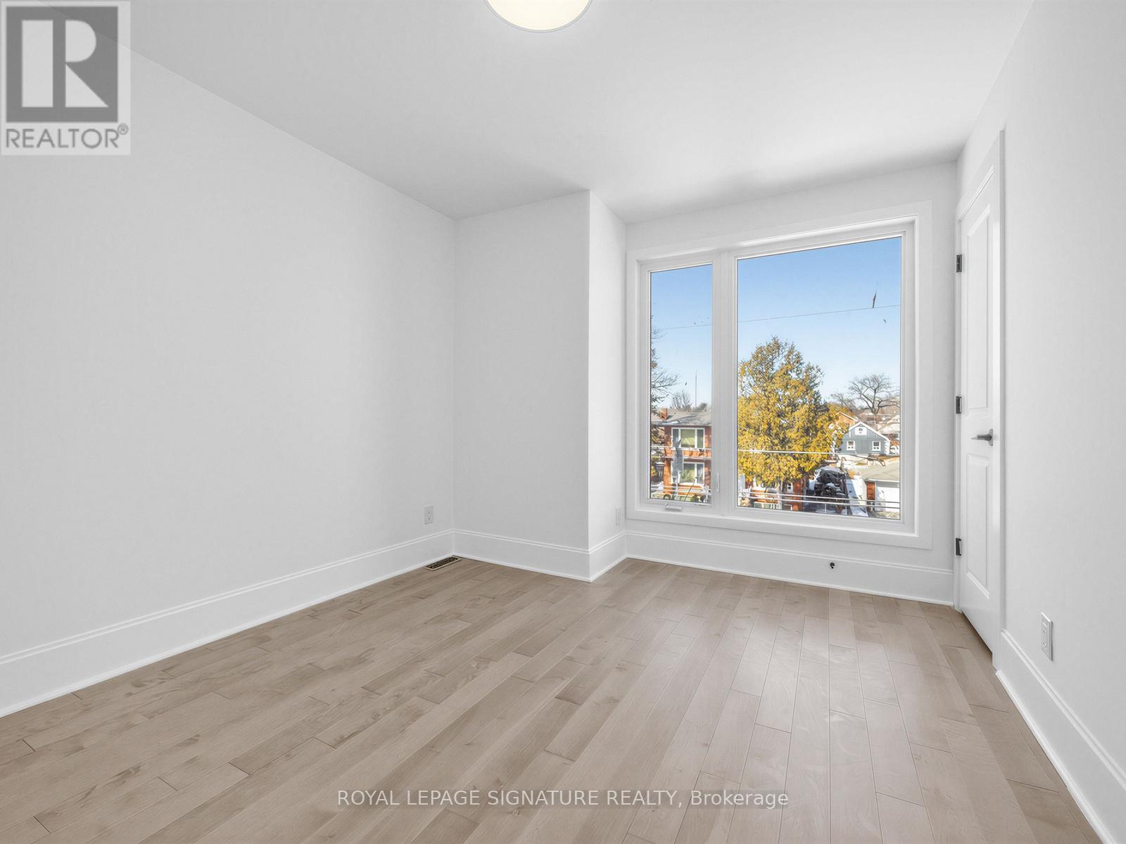 21b Roseland Drive, Toronto, Ontario  M8W 1Y3 - Photo 24 - W12845882