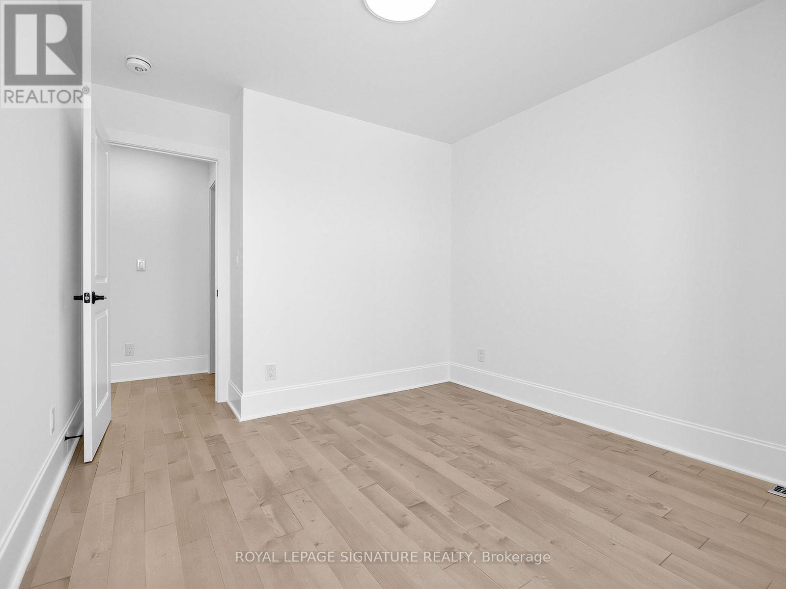 21b Roseland Drive, Toronto, Ontario  M8W 1Y3 - Photo 25 - W12845882