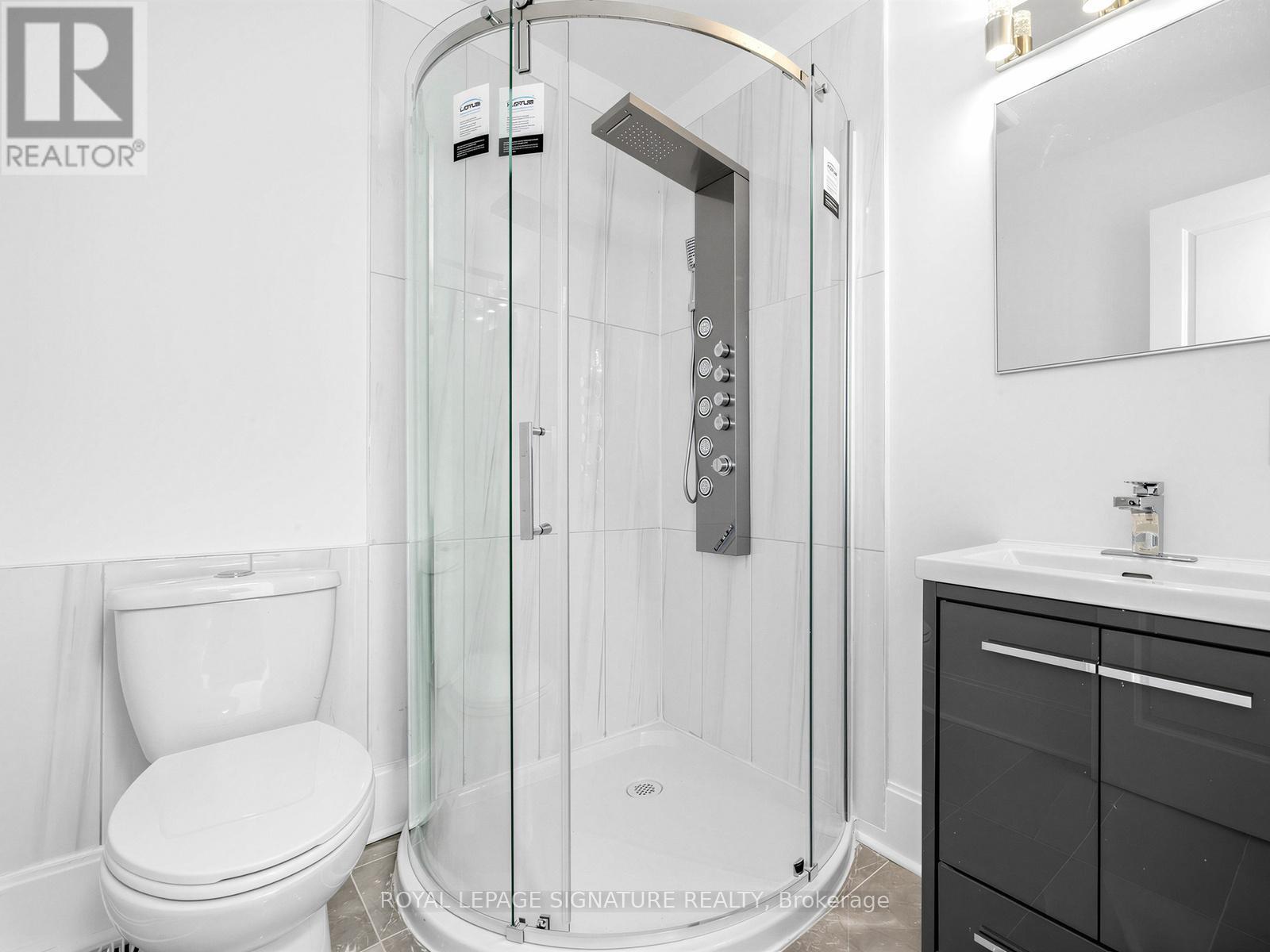 21b Roseland Drive, Toronto, Ontario  M8W 1Y3 - Photo 27 - W12845882