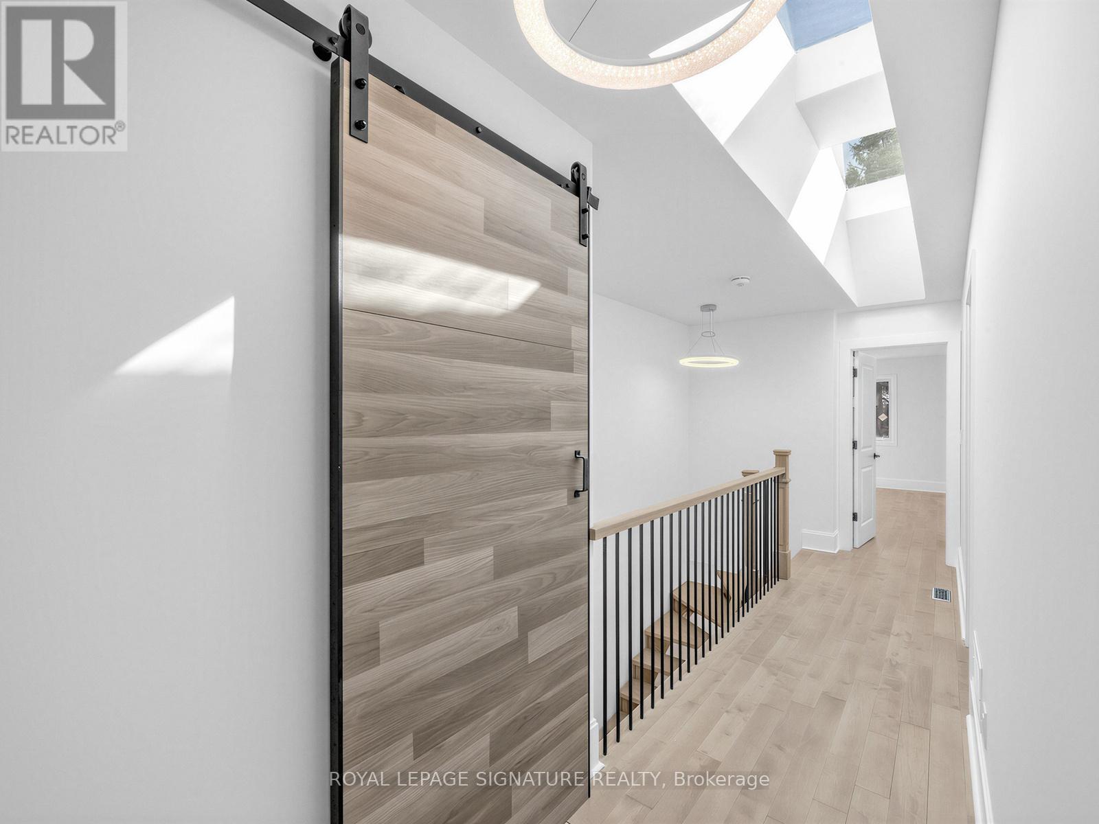 21b Roseland Drive, Toronto, Ontario  M8W 1Y3 - Photo 28 - W12845882