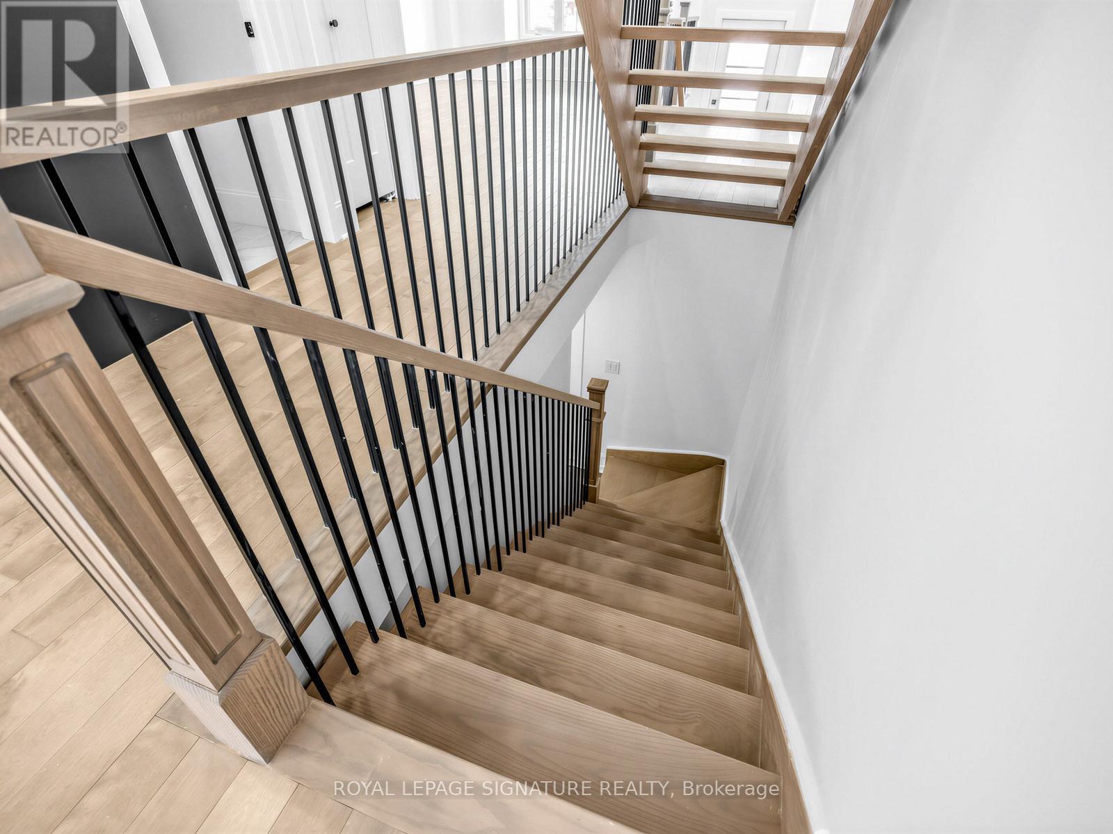 21b Roseland Drive, Toronto, Ontario  M8W 1Y3 - Photo 29 - W12845882