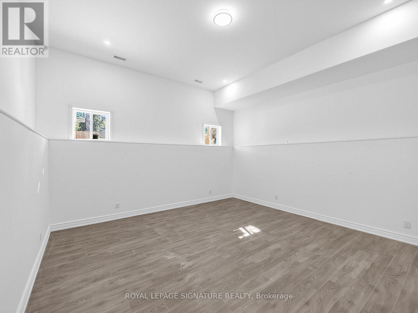 21b Roseland Drive, Toronto, Ontario  M8W 1Y3 - Photo 30 - W12845882