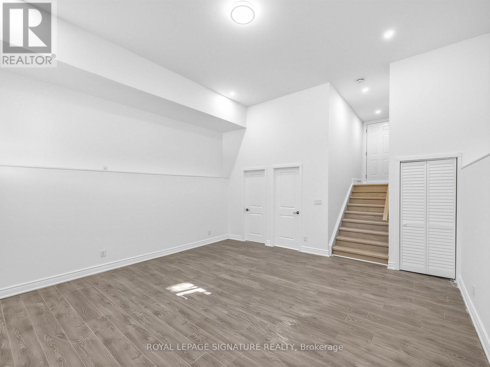 21b Roseland Drive, Toronto, Ontario  M8W 1Y3 - Photo 31 - W12845882