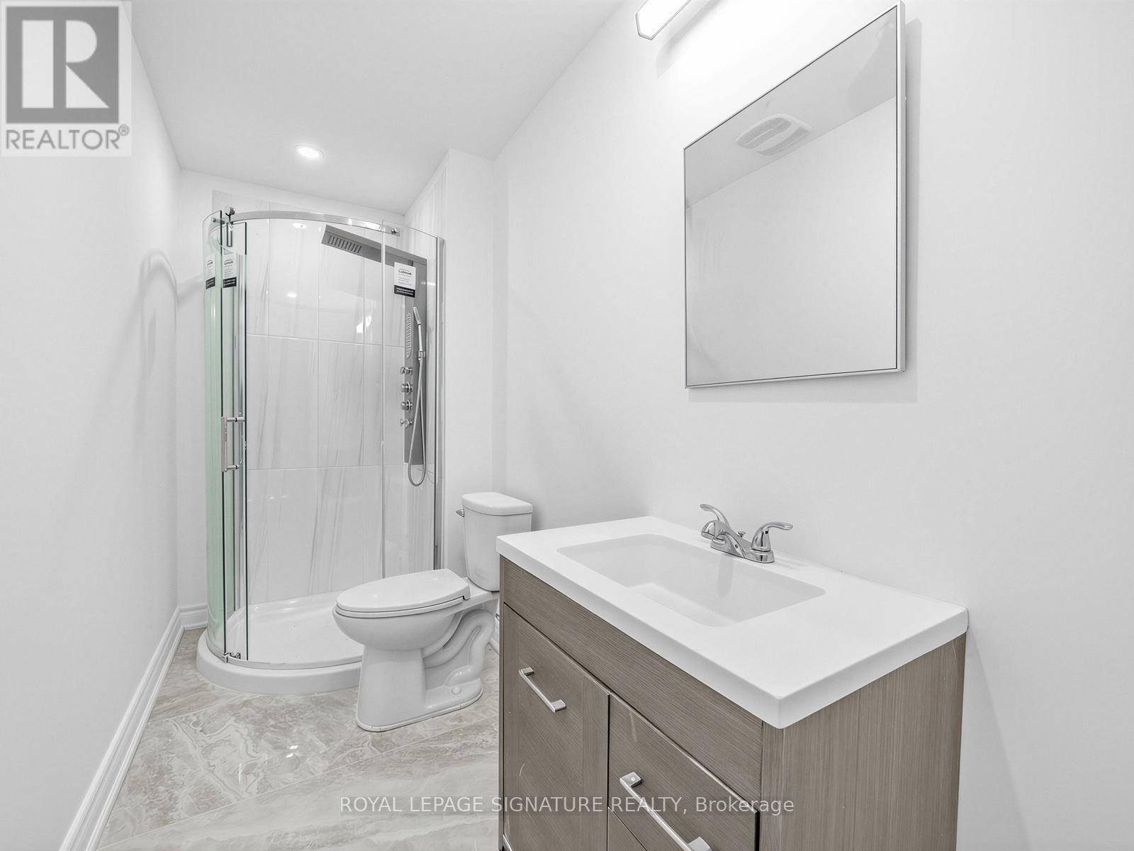 21b Roseland Drive, Toronto, Ontario  M8W 1Y3 - Photo 32 - W12845882