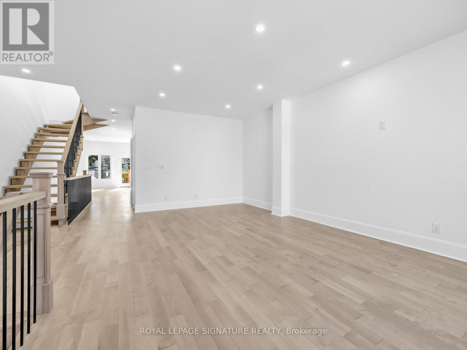 21b Roseland Drive, Toronto, Ontario  M8W 1Y3 - Photo 6 - W12845882