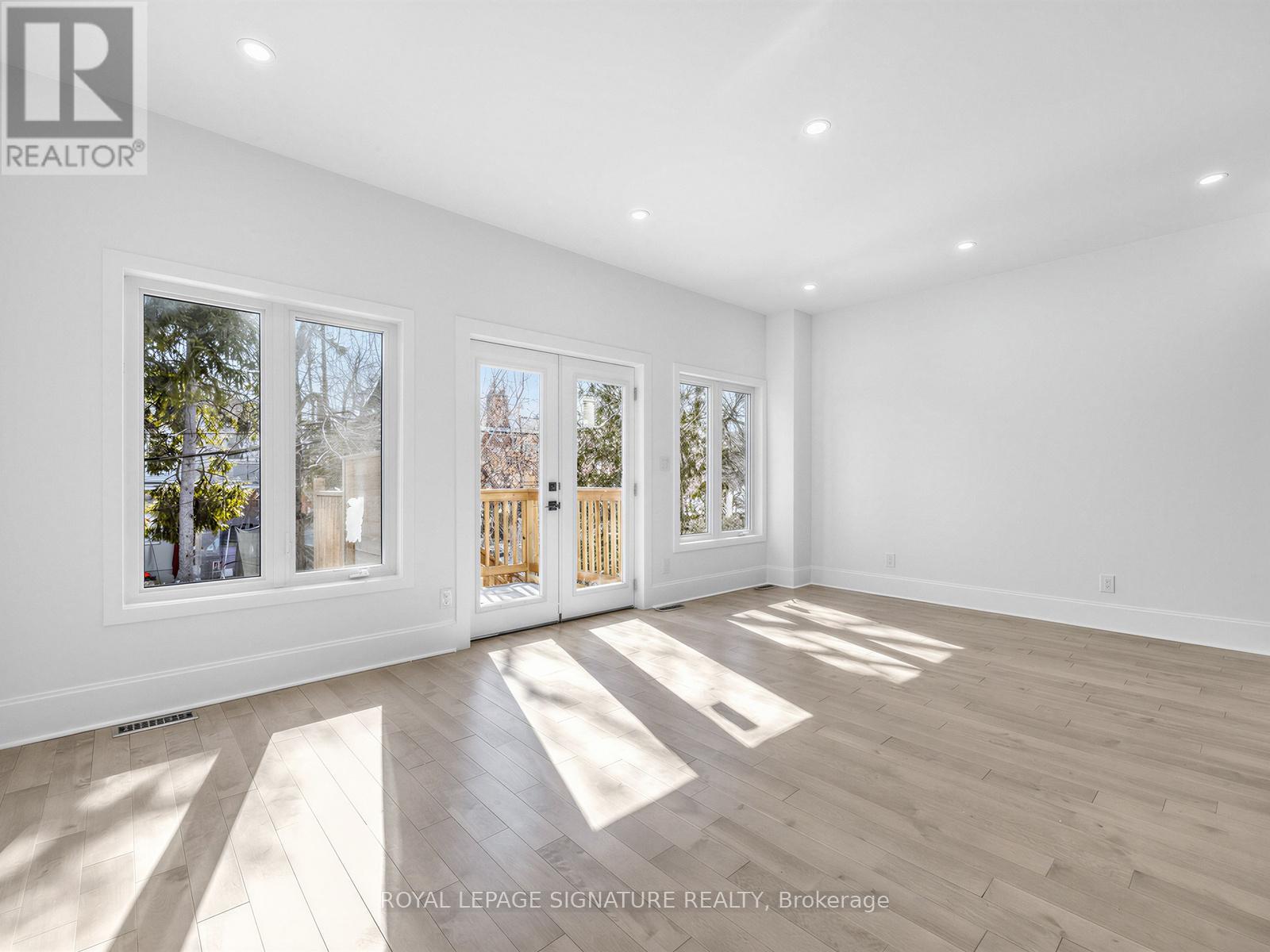 21b Roseland Drive, Toronto, Ontario  M8W 1Y3 - Photo 9 - W12845882