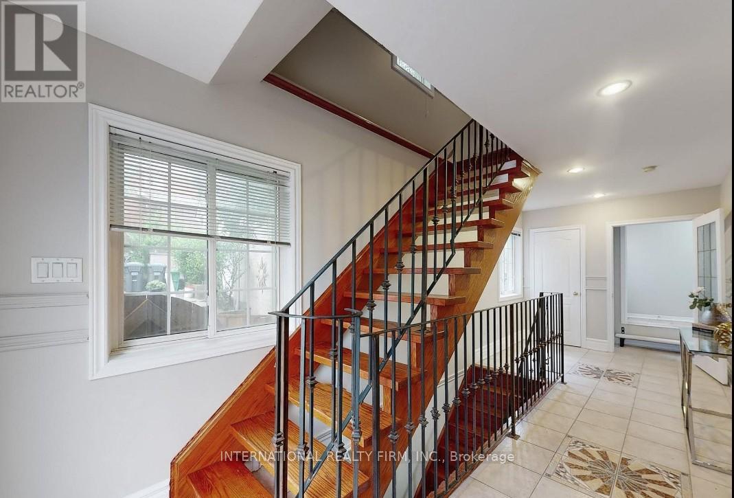 Main - 6 English Street, Brampton, Ontario  L6X 1L4 - Photo 3 - W12845886