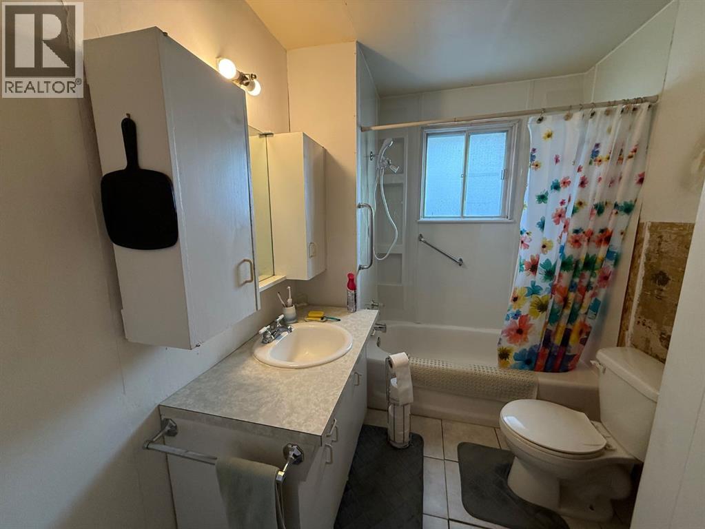 103 Belmont Crescent, Hinton, Alberta  T7V 1N6 - Photo 11 - A2290356