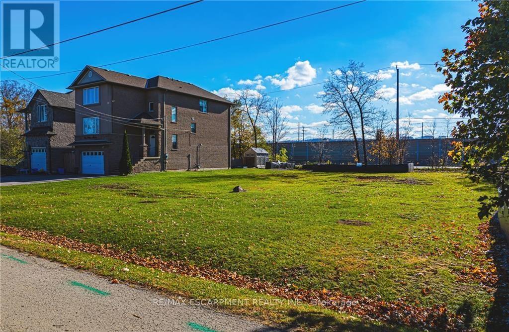 7 Trillium Avenue, Hamilton, Ontario  L8E 5E1 - Photo 3 - X12845784