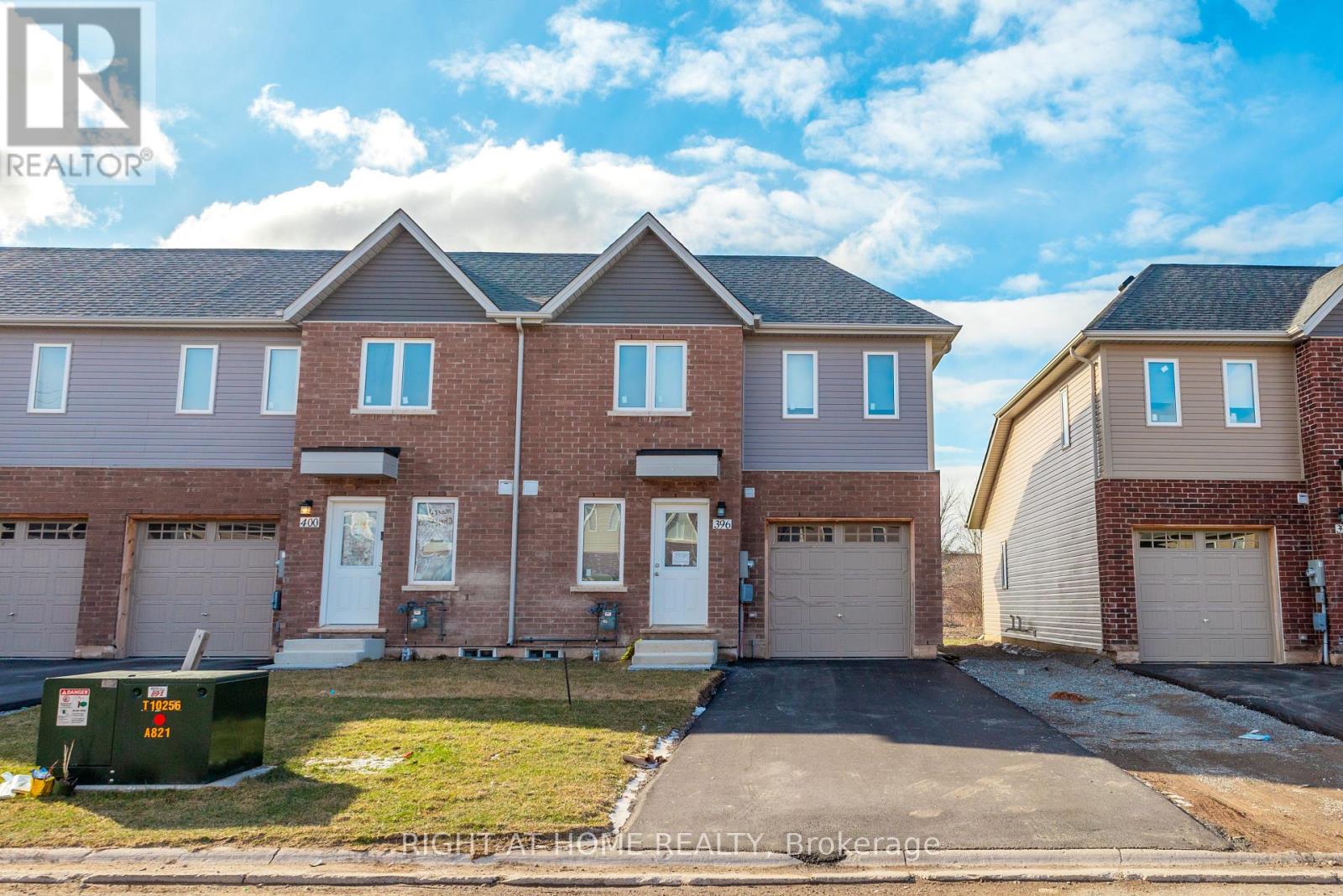 396 Chaffey Street, Welland, Ontario  L3B 2W4 - Photo 2 - X12845854