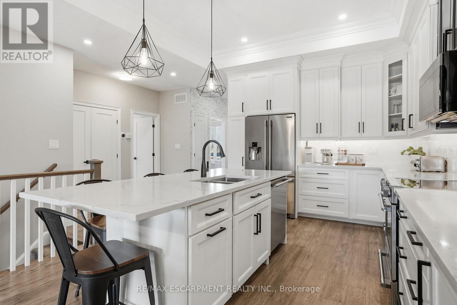 61a Haddington Street E, Haldimand, Ontario  N3W 2N4 - Photo 9 - X12845876