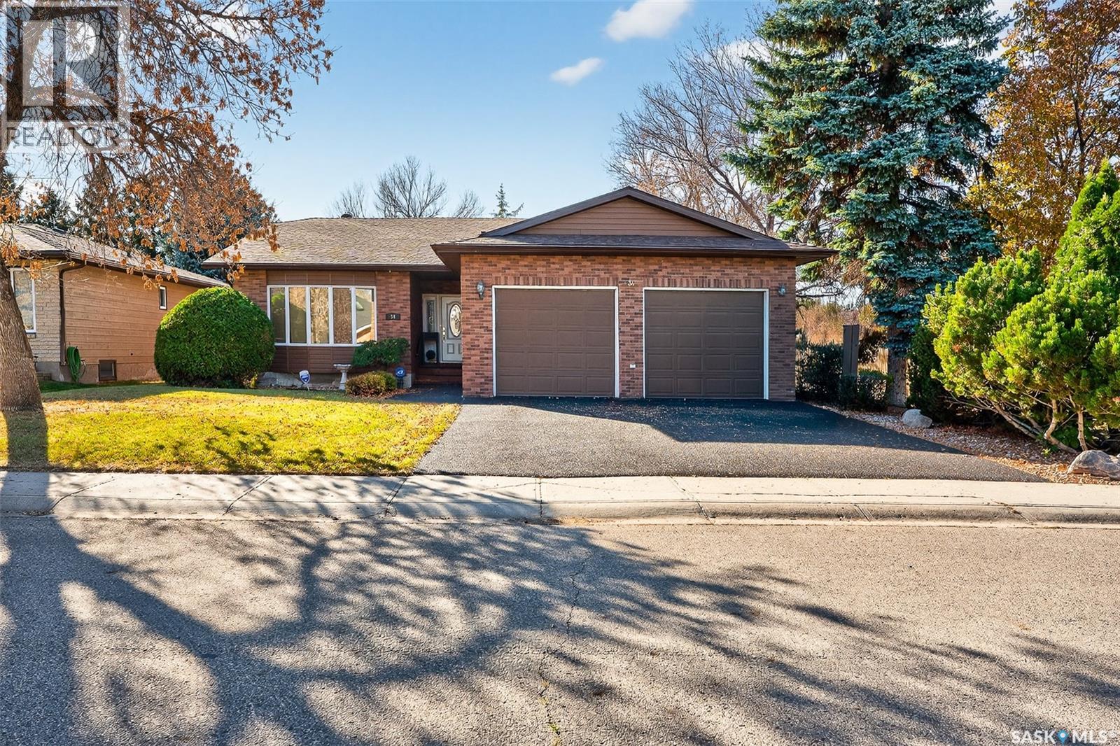 34 Elisia Drive, Moose Jaw, Saskatchewan  S6J 1G9 - Photo 2 - SK029713