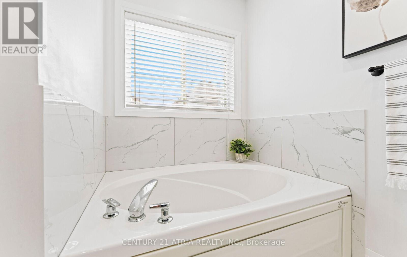 3 Oxfordshire Street, Markham (Berczy), Ontario  L6C 2Z8 - Photo 34 - N12844730