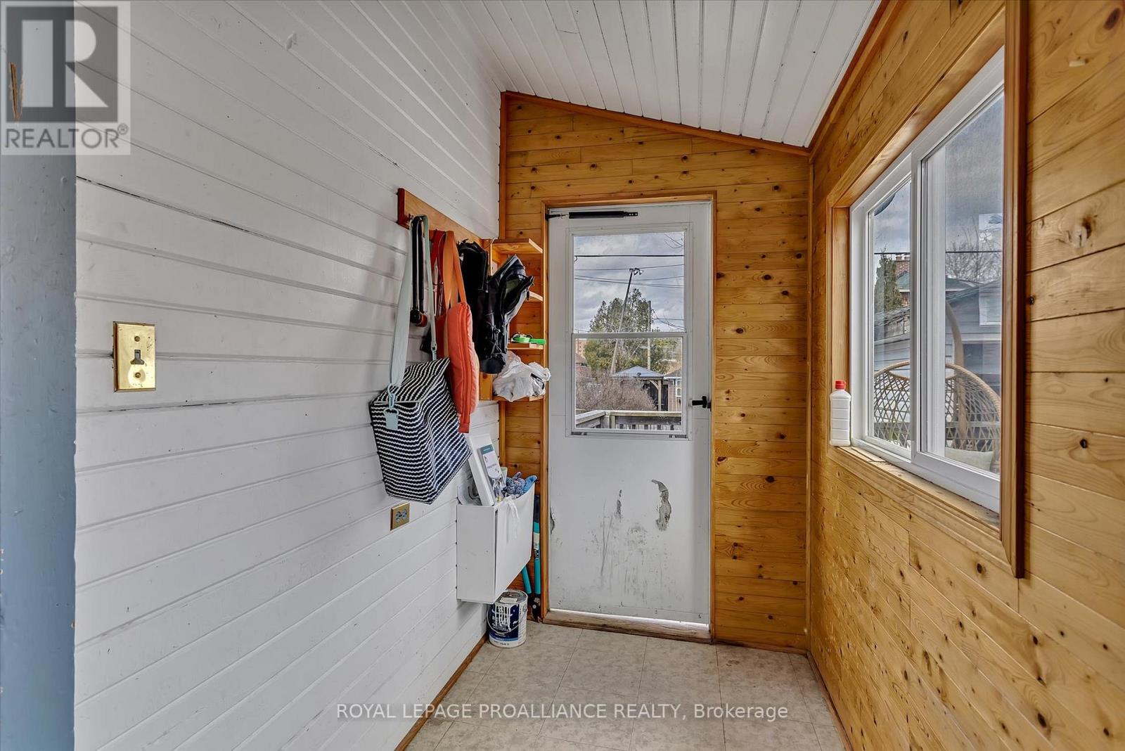 590 Murray Street, Peterborough (Town Ward 3), Ontario  K9H 2V1 - Photo 16 - X12845928