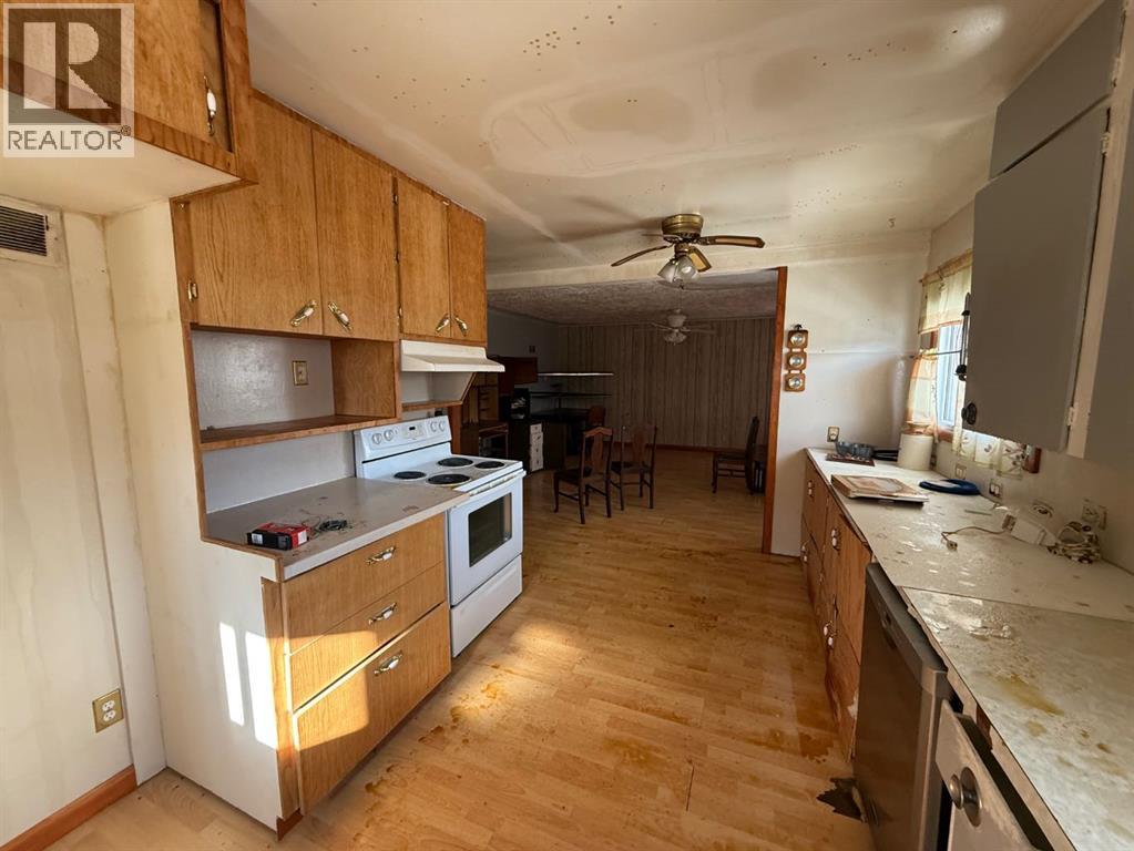 709 Centre Street, Hanna, Alberta  T0J 1P0 - Photo 10 - A2290205