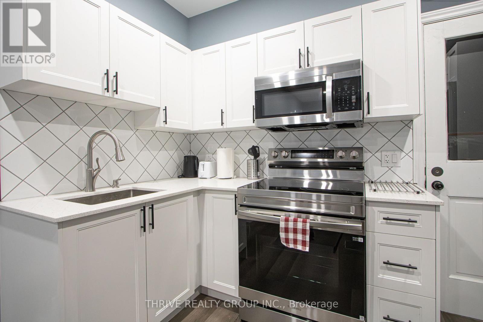 5 - 140 Ridout Street S, London South, Ontario  N6C 3X6 - Photo 6 - X12845920