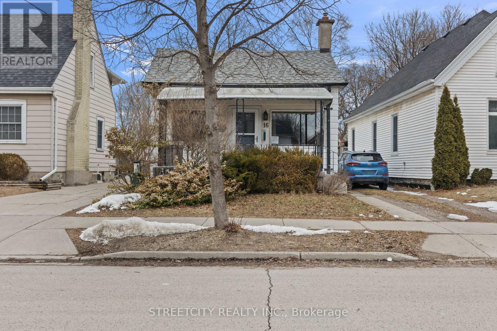 16 Oak Street, London East, Ontario  N5Z 2H6 - Photo 2 - X12845946