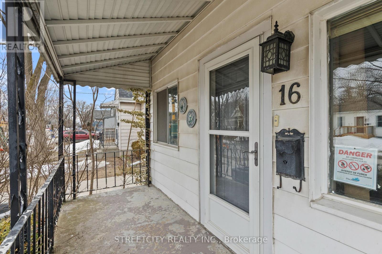 16 Oak Street, London East, Ontario  N5Z 2H6 - Photo 4 - X12845946