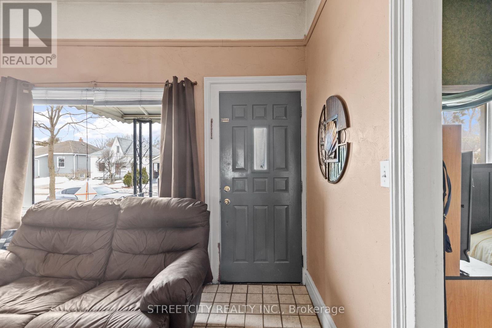 16 Oak Street, London East, Ontario  N5Z 2H6 - Photo 5 - X12845946